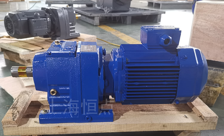 R47系列減速機配電機，藍色油漆實物照片