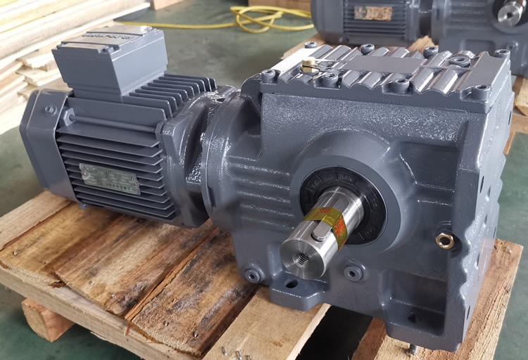 S67減速機 輸入配方殼電機 輸出雙軸 工業灰油漆 實物圖 - 上海恒點