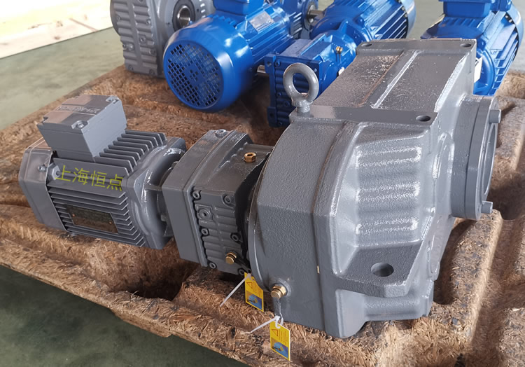  FAZ77R37雙級減速機，通孔+小法蘭輸出，實物圖如下