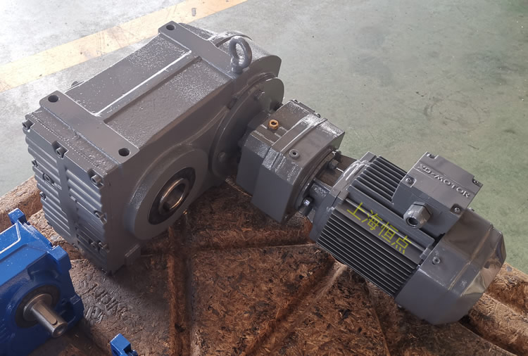  FAZ77R37雙級減速機，通孔+小法蘭輸出，實物圖